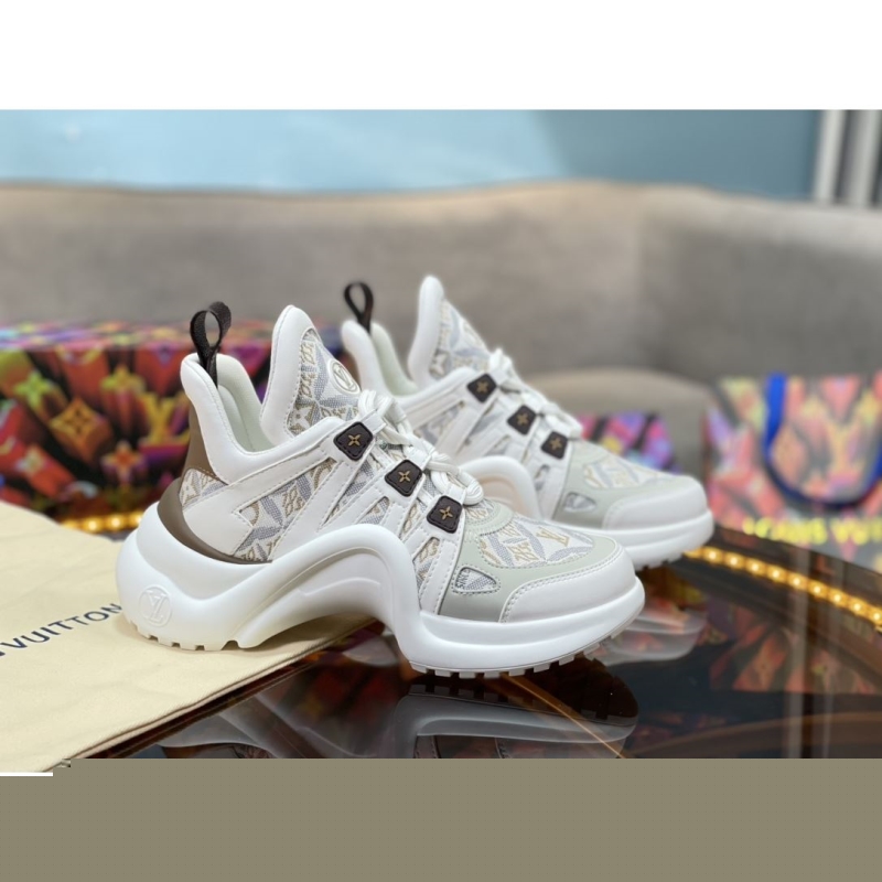 l**is V*t*n sneakers